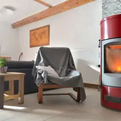 Jaki piec na pellet na 140m2? Wybierz odpowiednią moc i model