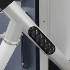 Widok przekroju podajnika, w którym widać spiralny element. Podajnik buczy, nie podaje, co sugeruje problem z tym mechanizmem.