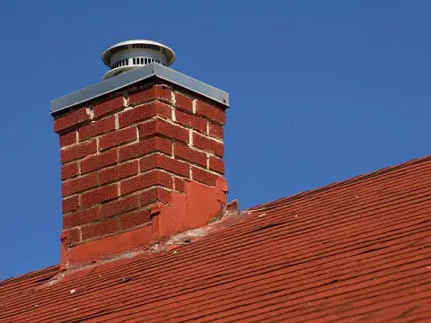 Jaki komin do pieca na ekogroszek - uniknij kosztownych błędów